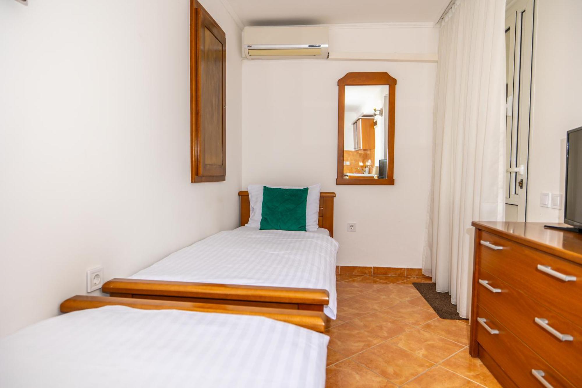 Apartments Irena Bečići エクステリア 写真