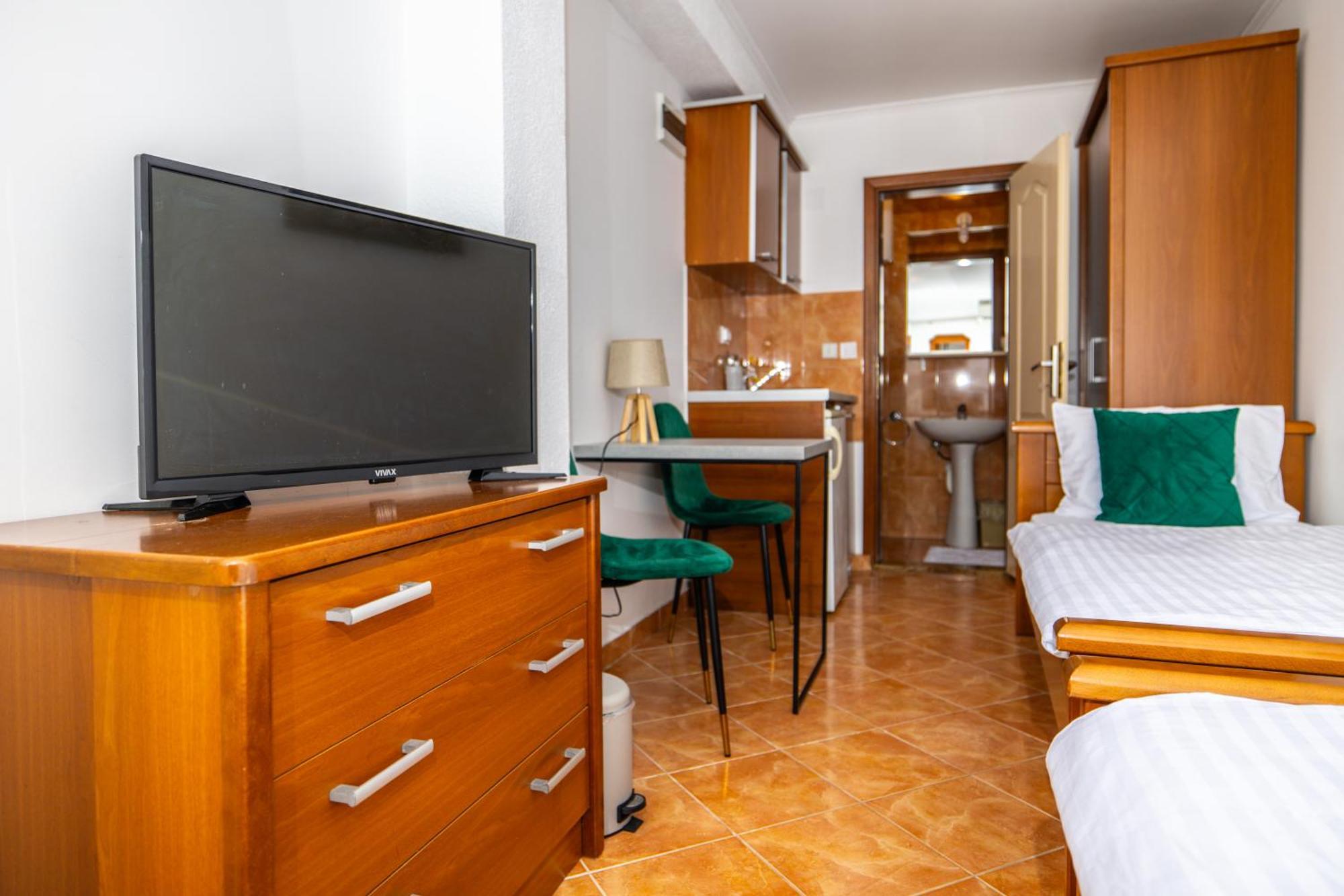 Apartments Irena Bečići エクステリア 写真