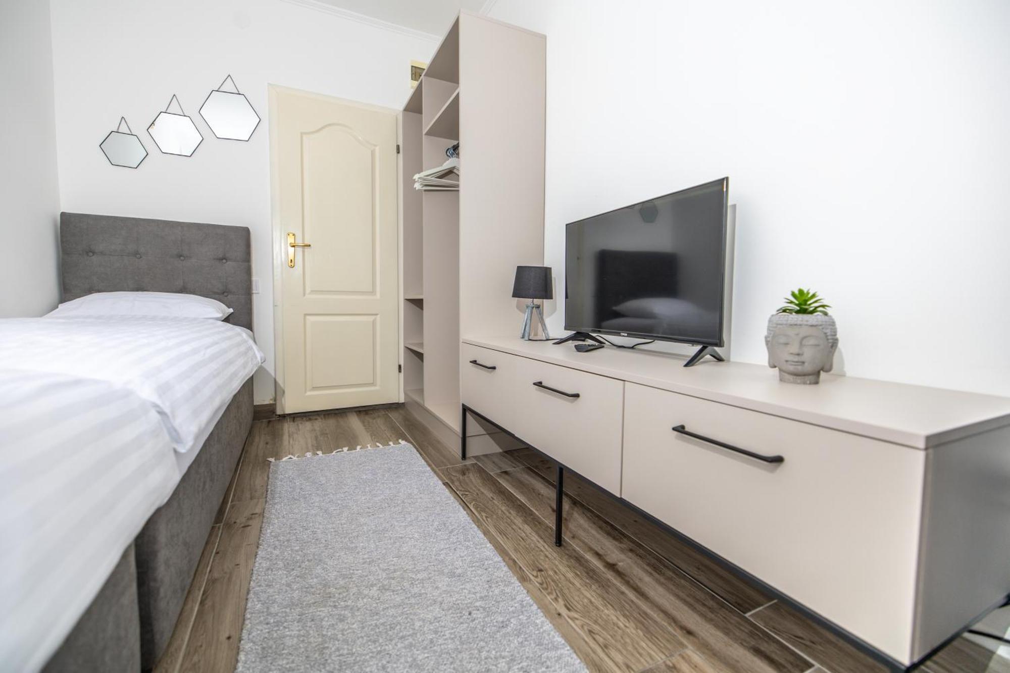 Apartments Irena Bečići エクステリア 写真