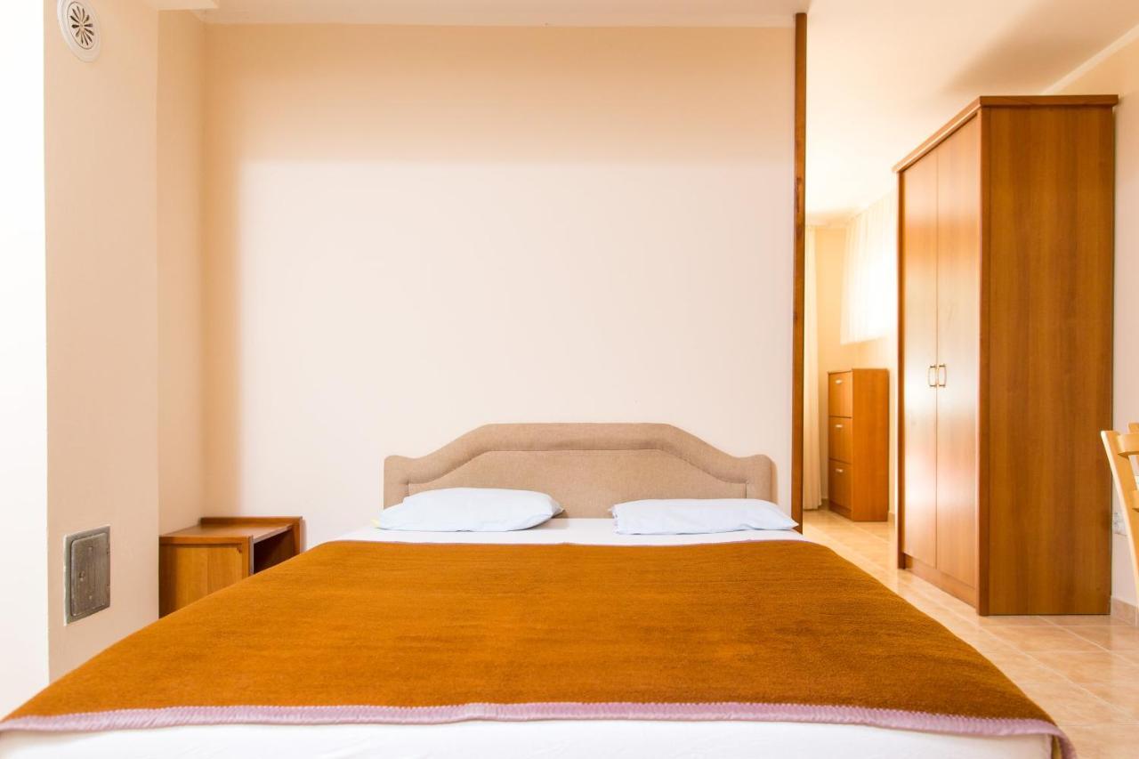 Apartments Irena Bečići エクステリア 写真